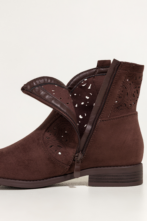 Czekoladowe botki damskie płaskie ażurowa cholewka Carla S7476-3