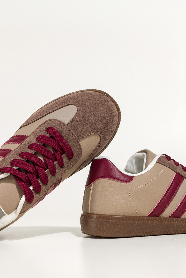 Ciemnobeżowe sneakersy damskie buty sportowe na elastycznej podeszwie bordowe wstawki sznurowane Casu 22336-2