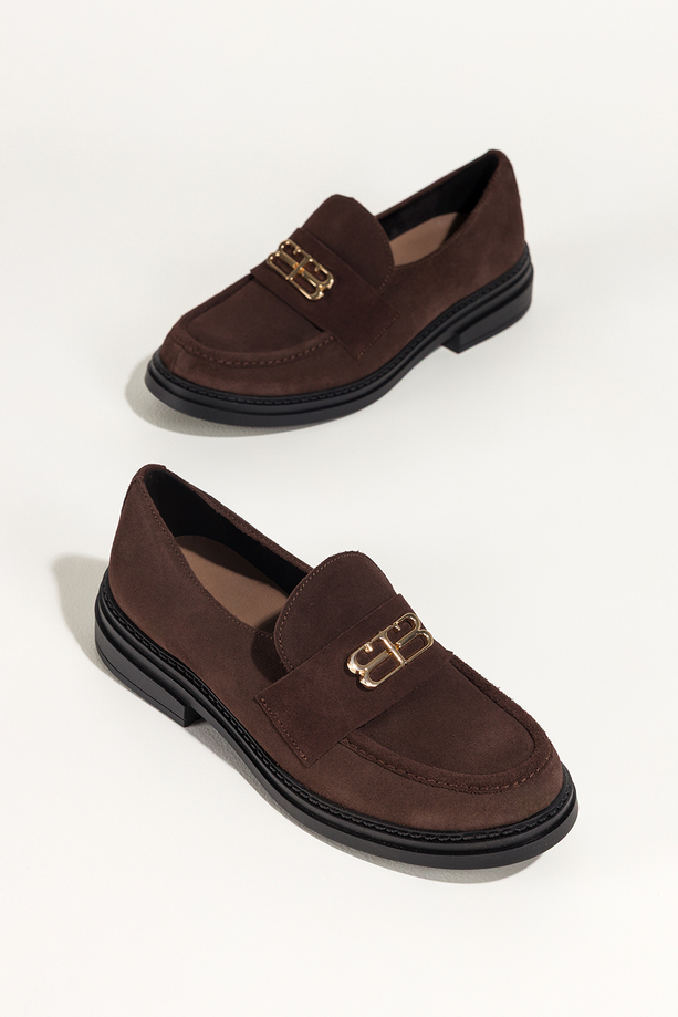 Czekoladowe mokasyny skórzane damskie ze złotą ozdobą PRODUKT POLSKI Casu 79825