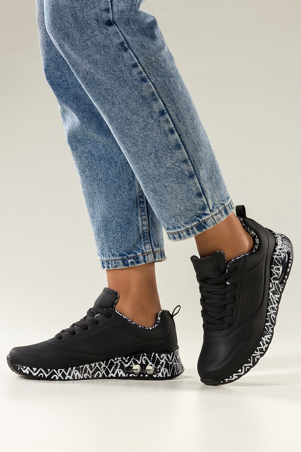 Czarne sneakersy damskie buty sportowe na koturnie z wzorem sznurowane Casu 0996-3