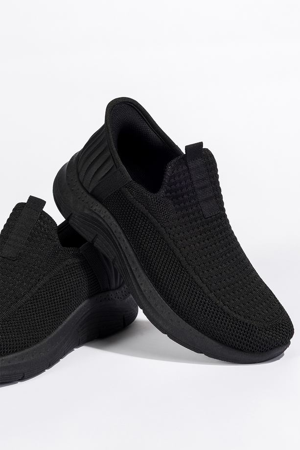 Czarne buty sportowe slip on damskie sneakersy z perforacją wsuwane Carla PDJ268