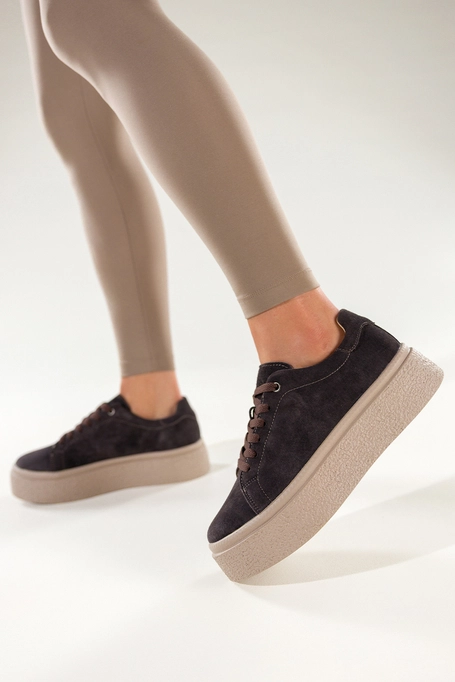 Brązowe sneakersy skórzane damskie creepersy na platformie sznurowane Carla 7593