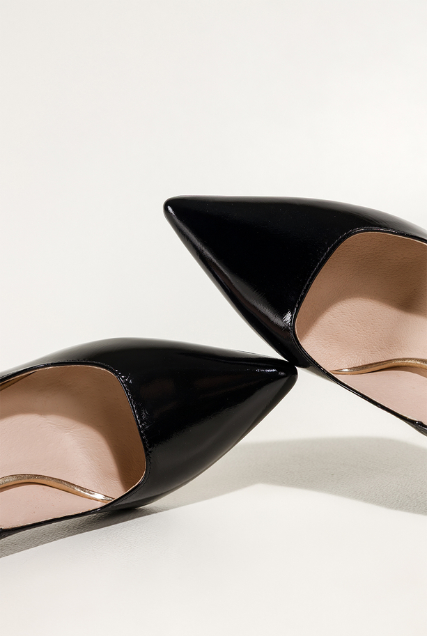 Czarne szpilki skórzane damskie lakierowane złoty obcas kieliszek PRODUKT POLSKI Casu 6934-399