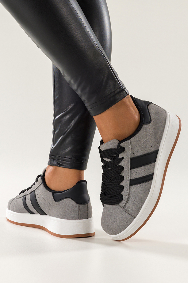 Szare sneakersy damskie buty sportowe na białej platformie sznurowane czarne wstawki Casu Z-876