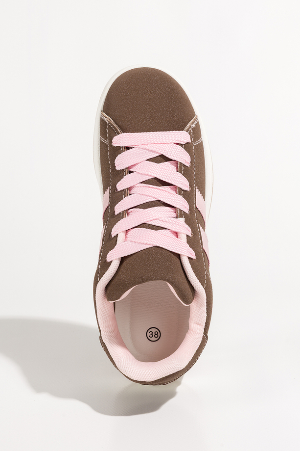 Brązowe sneakersy damskie buty sportowe na platformie sznurowane różowe wstawki Casu 77632-6