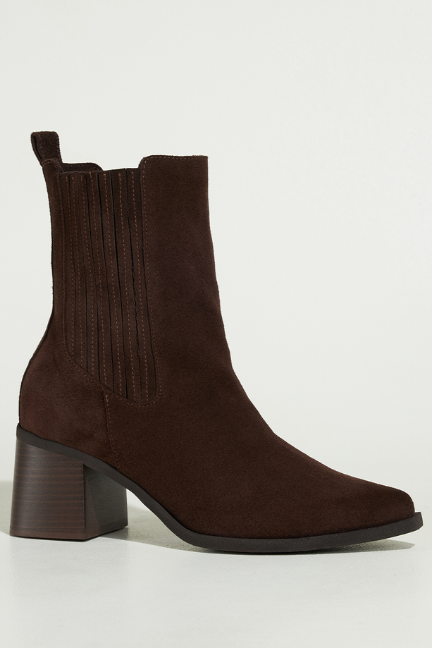 Czekoladowe botki skórzane damskie na szerokim obcasie elastyczne gumy w cholewce PRODUKT POLSKI Casu 6980-496