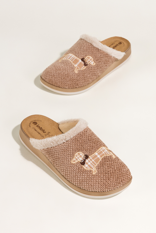 Beżowe kapcie damskie Inblu obuwie domowe z aplikacją psa skórzana wkładka soft XG999957