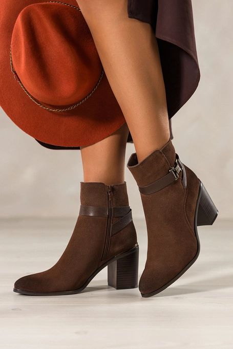 Czekoladowe botki skórzane damskie Sergio Leone na słupku pasek ze złotą ozdobą YG74615-H