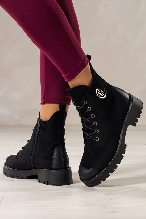 Czarne botki damskie na bieżnikowanej platformie stalowa ozdoba sznurowane Casu CB349-8