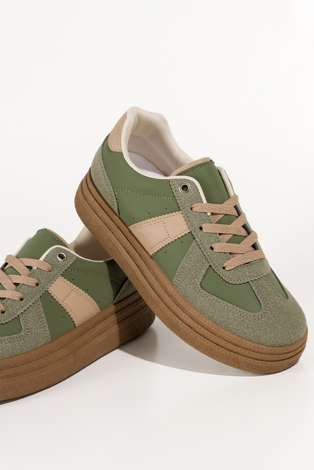 Zielone sneakersy damskie buty sportowe na beżowej platformie beżowe wstawki sznurowane Carla YO464