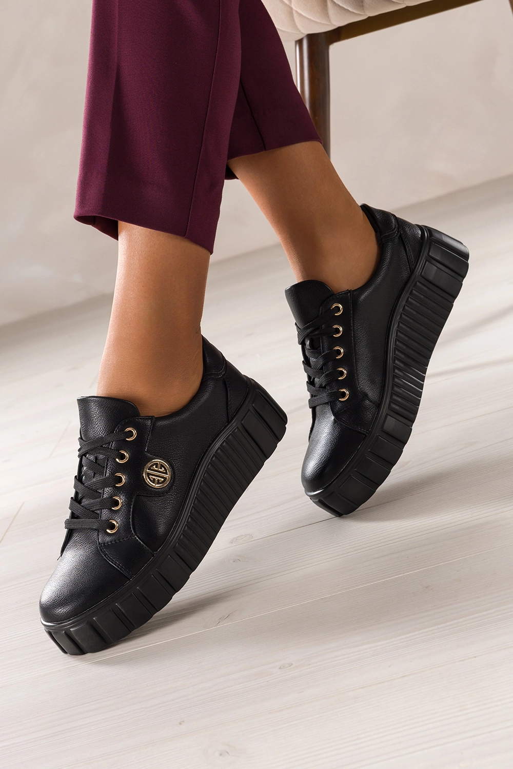 pol_pl_Czarne-sneakersy-