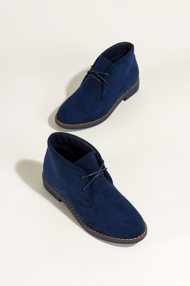 Granatowe botki damskie na płaskiej podeszwie z przeszyciami sznurowane Casu 8997-3