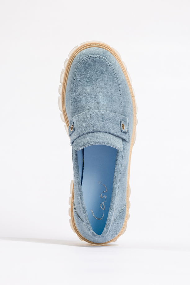 Niebieskie mokasyny damskie ze złotymi nitami na bieżnikowanej platformie Casu G23X4-BL-NO