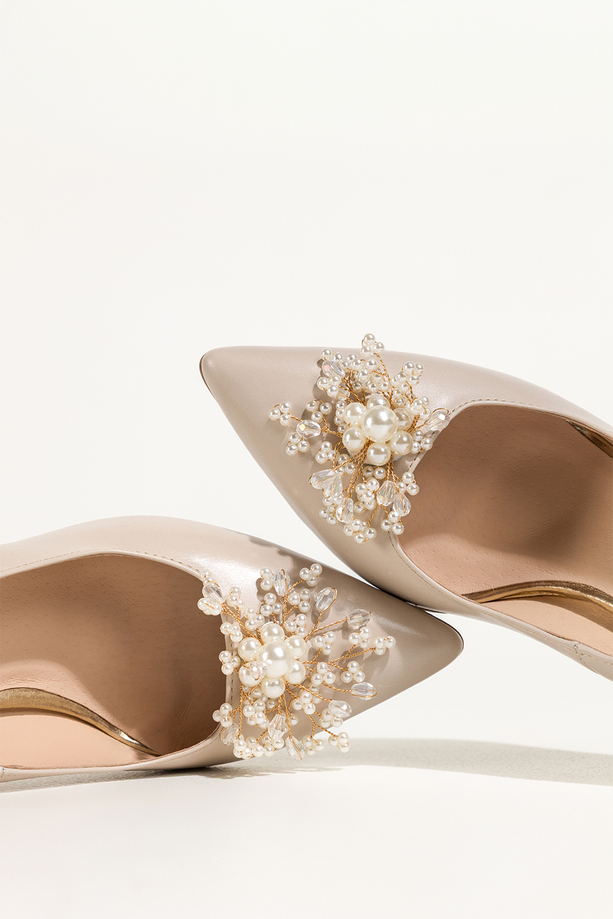 Beżowe szpilki skórzane damskie ozdoba z perełek i koralików PRODUKT POLSKI Casu 6935-Z94