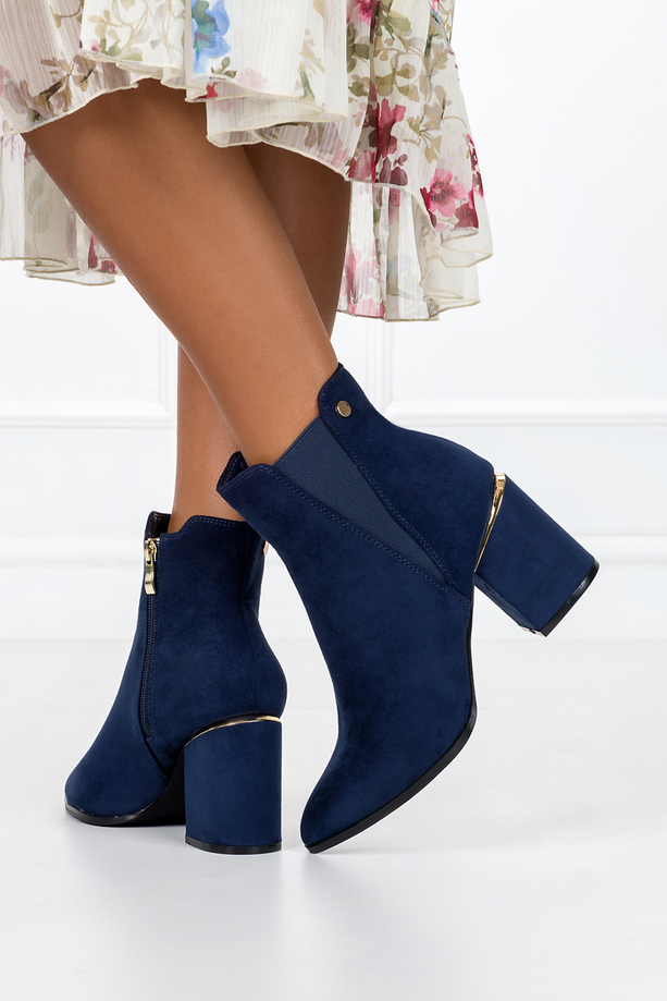 Granatowe botki damskie z gumą na ozdobnym obcasie Casu D212X10-N