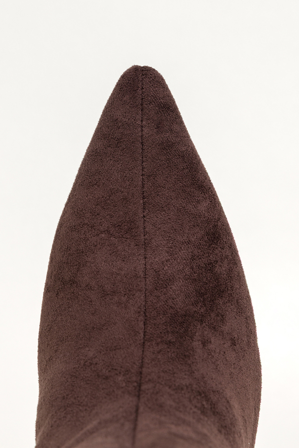 Czekoladowe kozaki damskie z zamszu ekologicznego na szpilce przed kolano szeroka cholewka Carla OZ6876