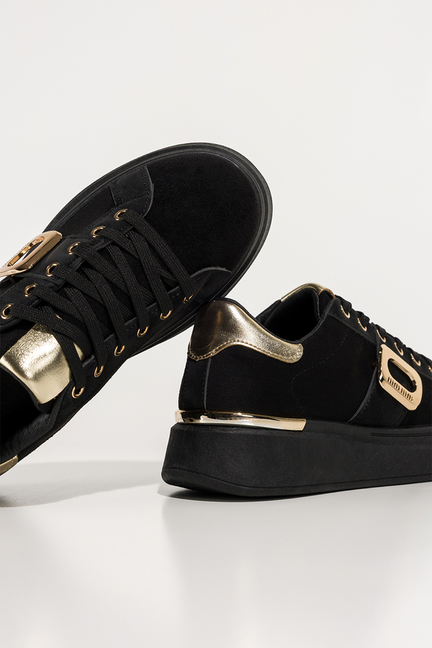 Czarne sneakersy damskie buty sportowe na platformie ze złotą ozdobą sznurowane Carla TY983