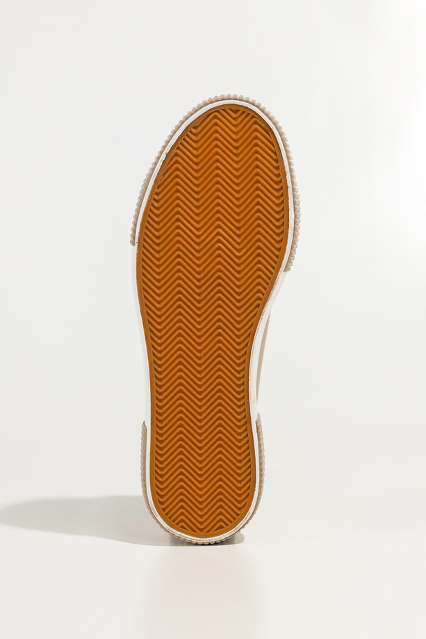 Beżowe trampki damskie sneakersy z kolorowymi sercami na platformie sznurowane Carla QY853-8