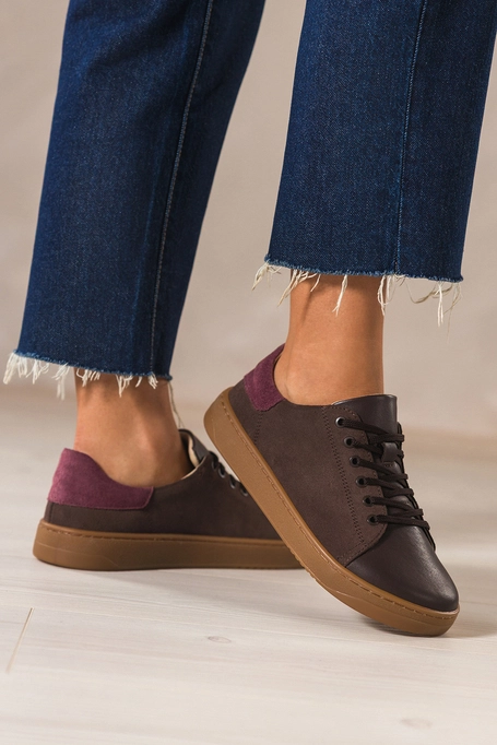 Czekoladowe półbuty barefoot skórzane damskie szerokie na elastycznej platformie bordowe wstawki sznurowane PRODUKT POLSKI Casu M8879H7