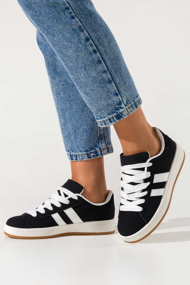 Czarne sneakersy damskie buty sportowe na platformie sznurowane białe wstawki Casu 77632-1