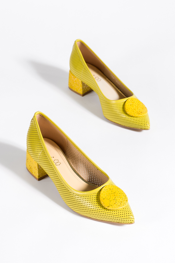 Pistacjowe czółenka skórzane damskie ażurowe na klocu z ozdobą  PRODUKT POLSKI Casu 02207-275-2842