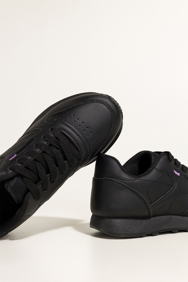 Czarne sneakersy damskie buty sportowe sznurowane Carla 8210-8