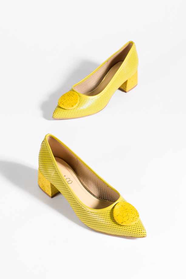 Pistacjowe czółenka skórzane damskie ażurowe na klocu z ozdobą  PRODUKT POLSKI Casu 02207-275-2842