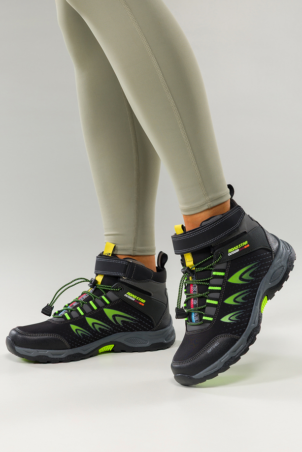 Czarne buty trekkingowe damskie na bieżnikowanej podeszwie z regulowaną elastyczną sznurówką seledynowe wstawki softshell Casu 2310-9W