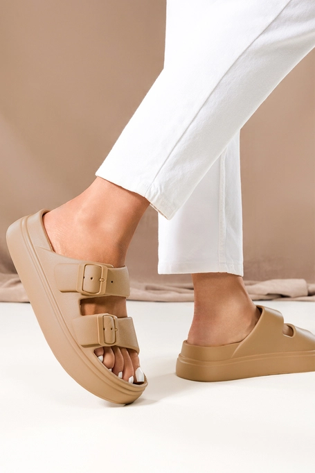 Beżowe klapki damskie na piankowej platformie dwa paski z klamrami Casu FL800