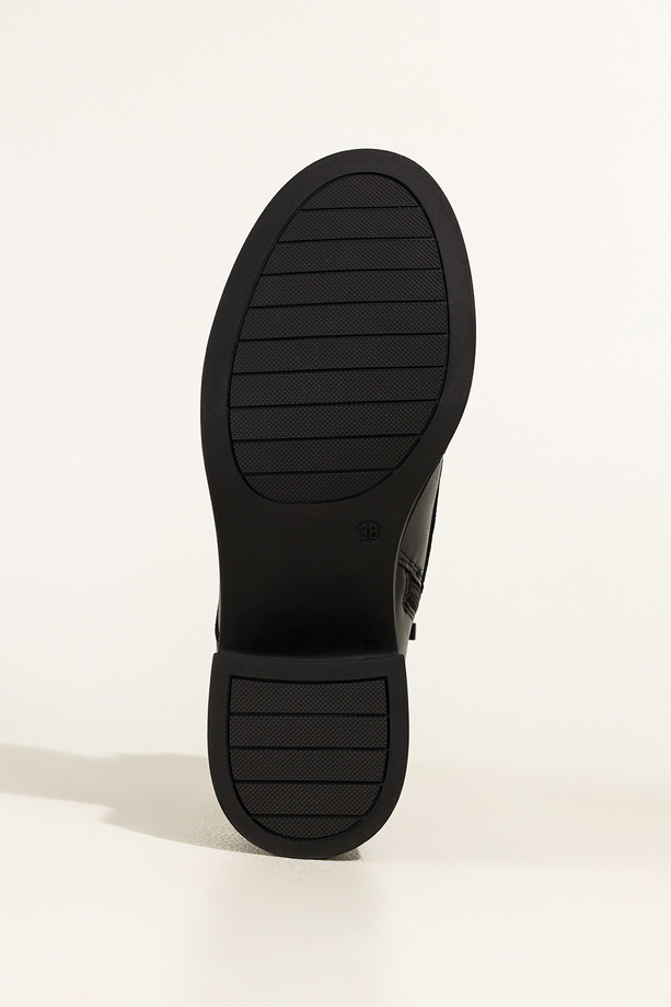 Czarne botki skórzane damskie Sergio Leone na szerokim klocku wycięta cholewka sznurowane YG74560-H