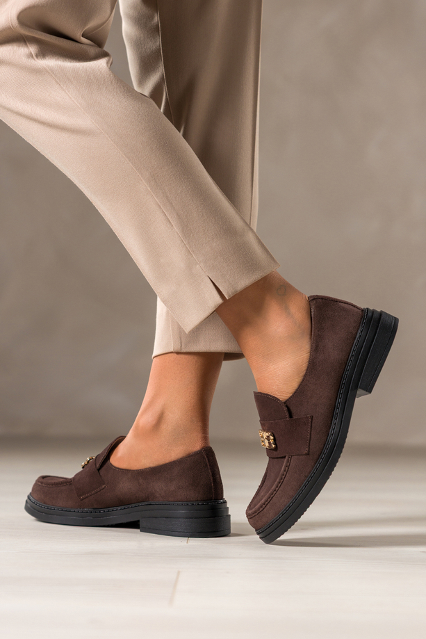 Czekoladowe mokasyny skórzane damskie ze złotą ozdobą PRODUKT POLSKI Casu 79825