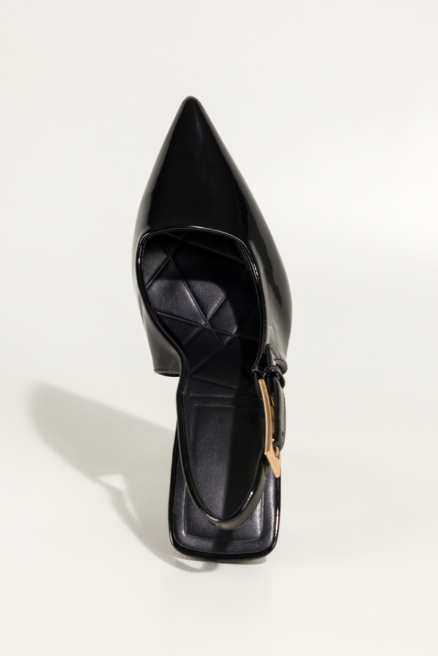 Czarne czółenka damskie lakierowane szpilki z odkrytą piętą obcas kieliszek Carla 496-61