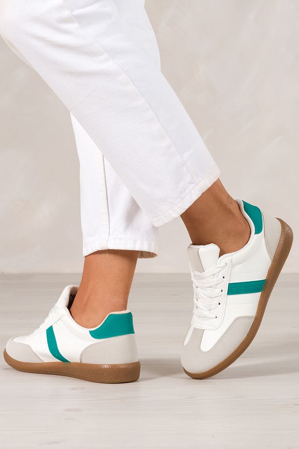 Białe sneakersy damskie buty sportowe na elastycznej płaskiej podeszwie sznurowane zielone wstawki Casu H2460-5
