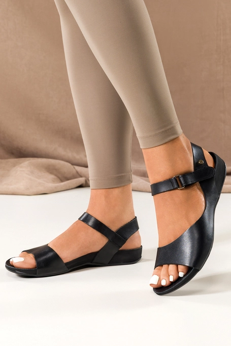Czarne sandały skórzane damskie płaskie na rzep PRODUKT POLSKI Casu 40252