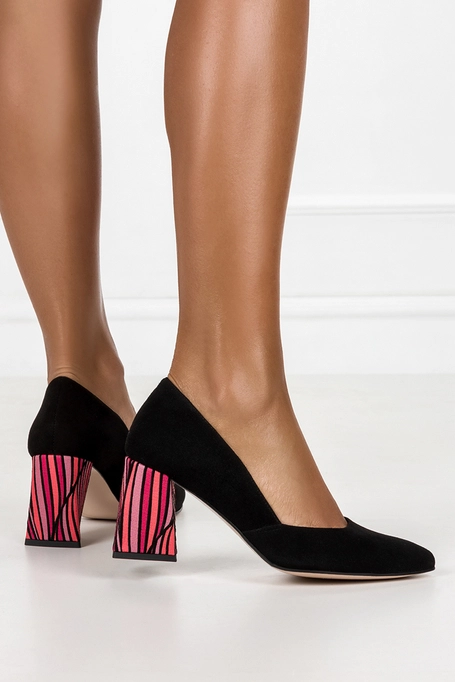 Czarne czółenka skórzane damskie na ozdobnym szerokim klocku PRODUKT POLSKI Casu DS-728-A-NO