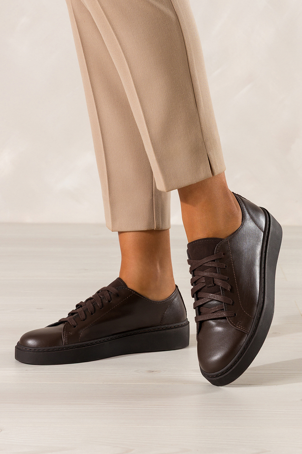 Czekoladowe trampki skórzane damskie sneakersy na platformie sznurowane PRODUKT POLSKI Casu 8855