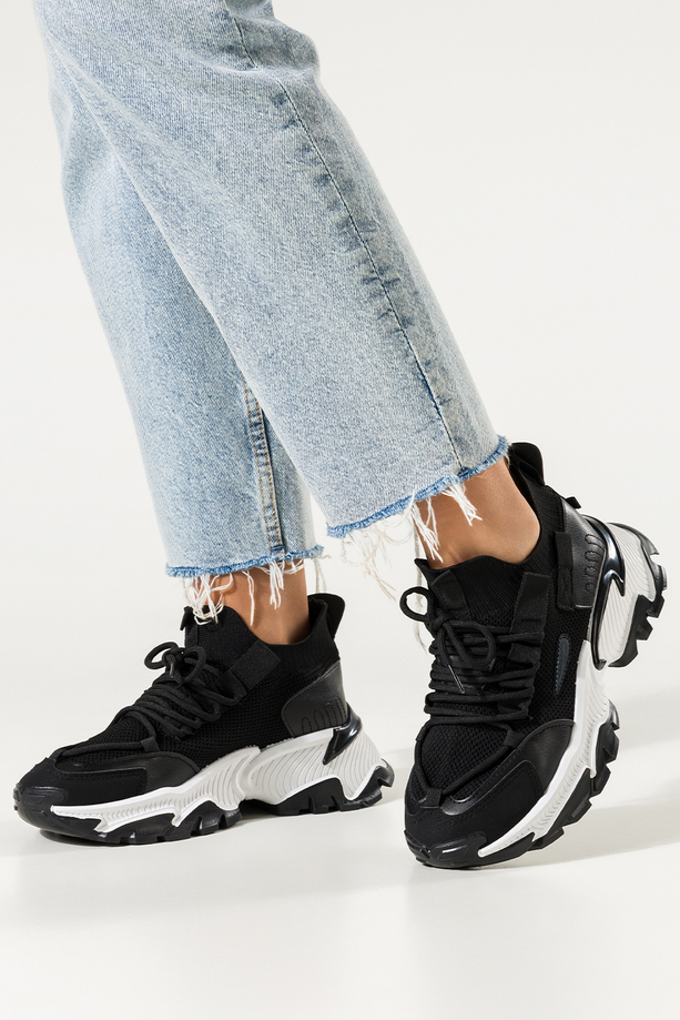 Czarne sneakersy damskie na bieżnikowanej platformie sznurowane Casu PC165