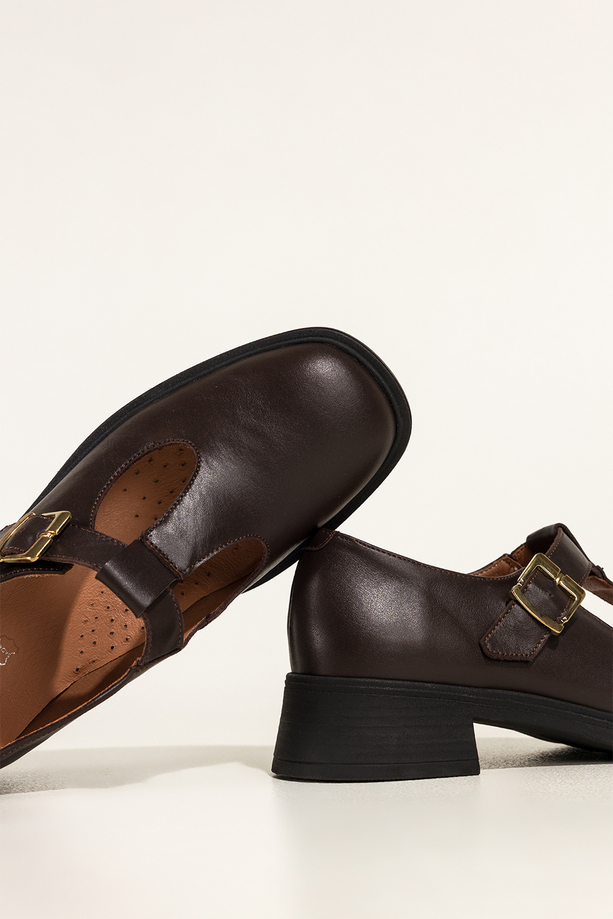 Czekoladowe półbuty skórzane damskie z wycięciami PRODUKT POLSKI Casu 414