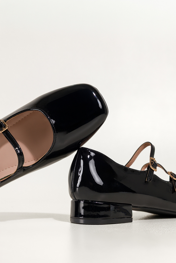 Czarne baleriny damskie lakierowane Mary Jane z paskami niski obcas klocek Carla ZR84K