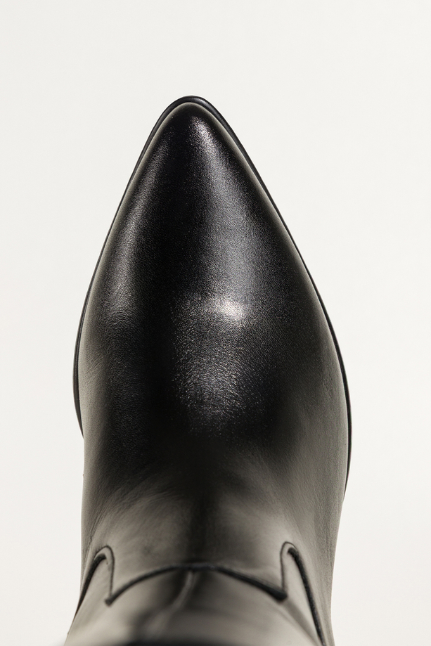 Czarne kozaki skórzane damskie kowbojki na szerokim ściętym klocku stalowa ozdoba PRODUKT POLSKI Casu 29844