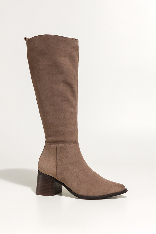 Beżowe kozaki skórzane damskie zamszowe na klocku szeroka cholewka PRODUKT POLSKI Casu 6997-489