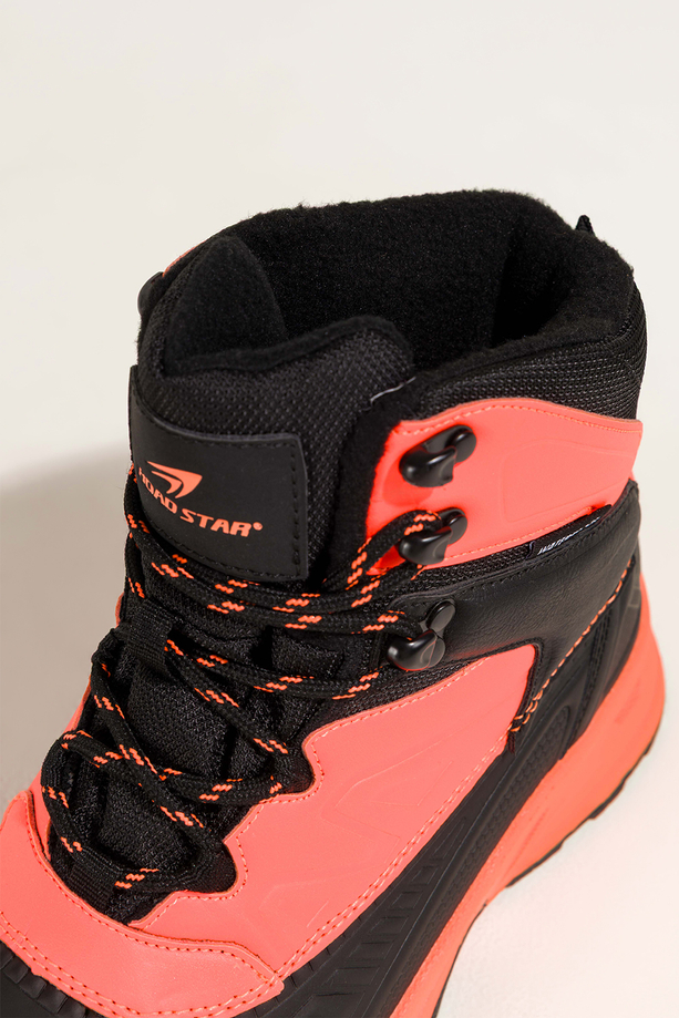 Czarne buty sportowe trekkingowe damskie wodoodporne na bieżnikowanej podeszwie sznurowane pomarańczowe wstawki Casu 7688-4D
