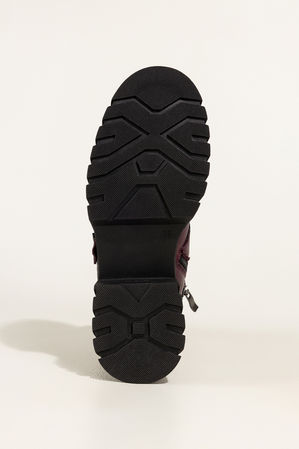 Bordowe botki workery skórzane damskie na bieżnikowanej platformie paski z klamrami stalowa ozdoba na języku PRODUKT POLSKI Casu 39517