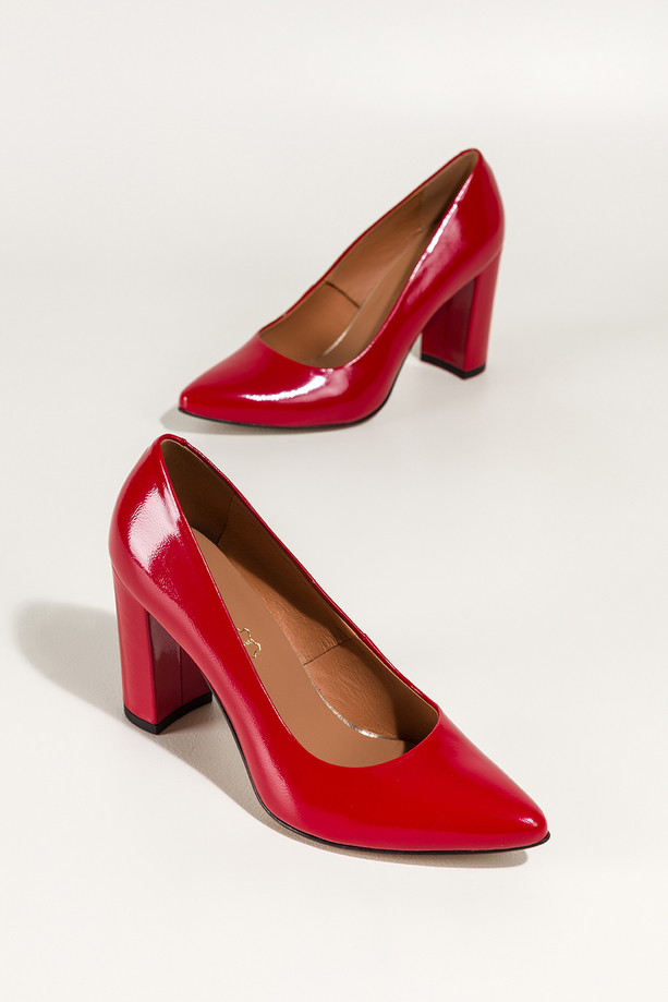 Czerwone czółenka skórzane damskie lakierowane na słupku PRODUKT POLSKI Casu 6986-381