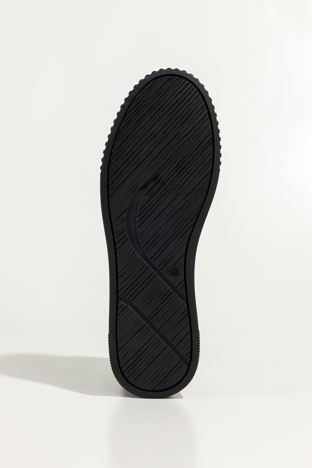 Czarne sneakersy skórzane damskie buty sportowe na platformie z kłódką sznurowane PRODUKT POLSKI Casu 1145