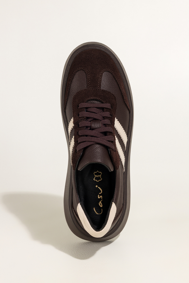 Czekoladowe sneakersy skórzane damskie buty sportowe na platformie beżowe wstawki sznurowane PRODUKT POLSKI Casu 7987