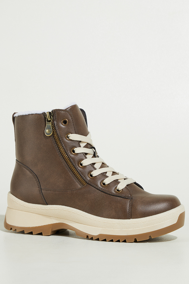 Brązowe botki damskie na bieżnikowanej elastycznej platformie ozdobny zamek na cholewce sznurowane Casu 1912-6