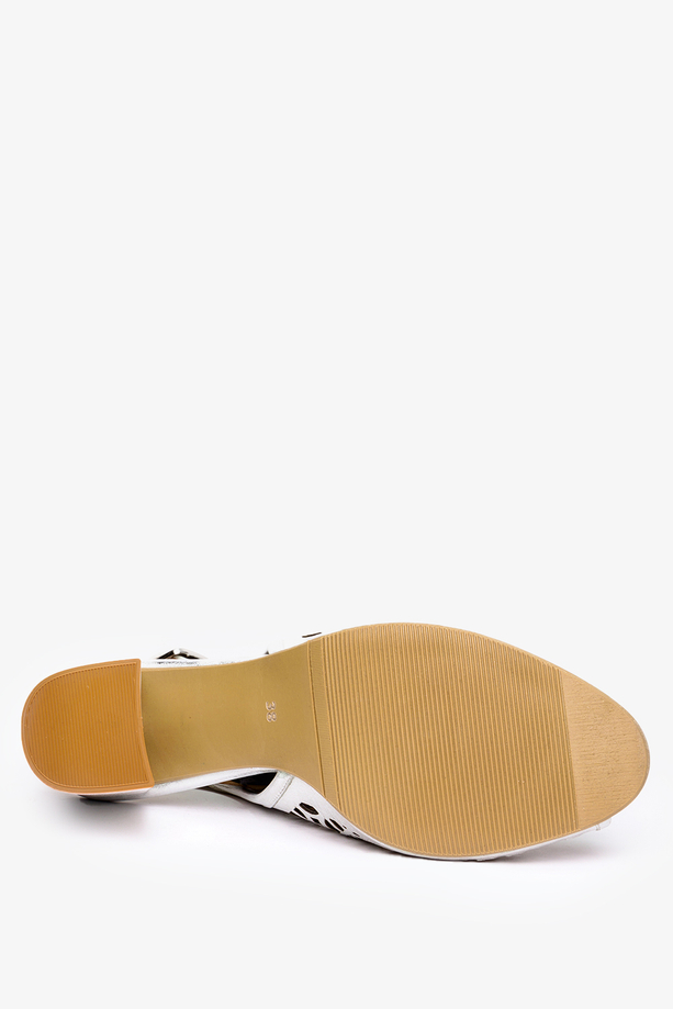 Srebrne sandały ażurowe metalizowane zabudowane na klocku polska skóra Casu 04914/650/00/00/019