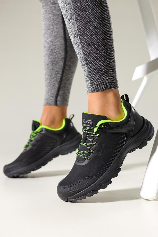 Czarne buty trekkingowe damskie buty sportowe softshell na bieżnikowanej podeszwie seledynowe wstawki sznurowane Carla EY0976-8