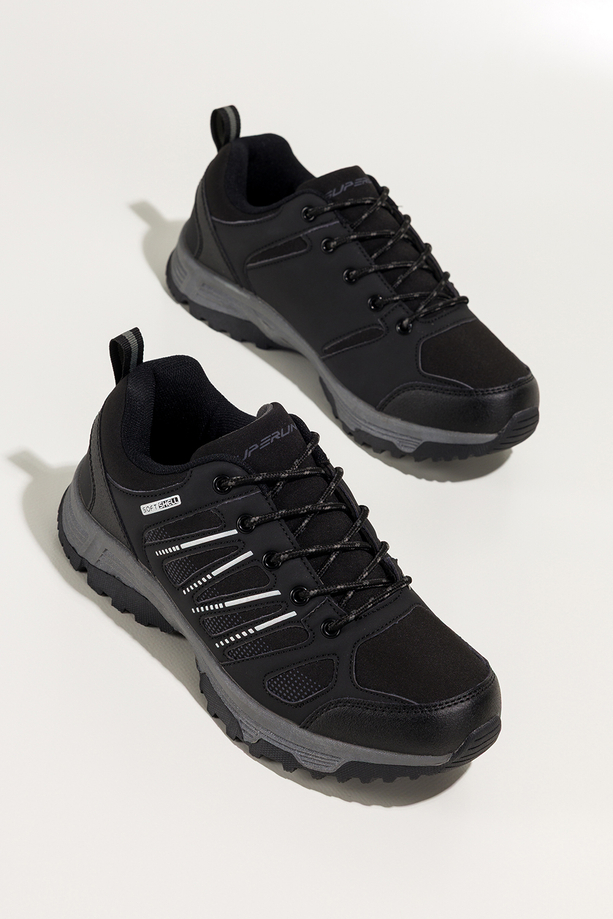 Czarne buty trekkingowe damskie buty sportowe softshell na bieżnikowanej podeszwie sznurowane białe wstawki Carla 1540